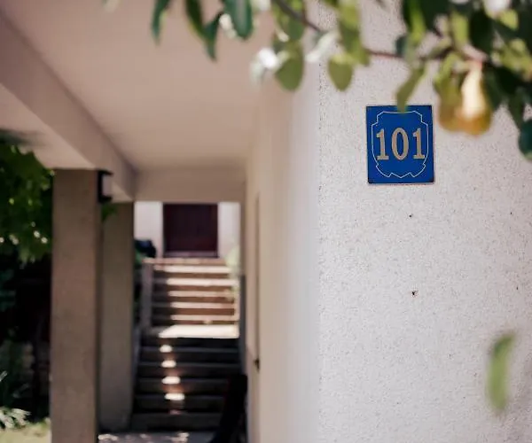 Music House Апартаменты Тузла