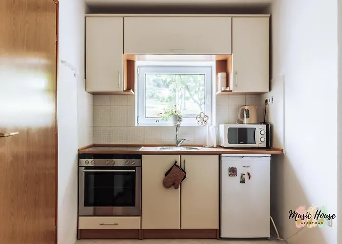 Music House * Тузла